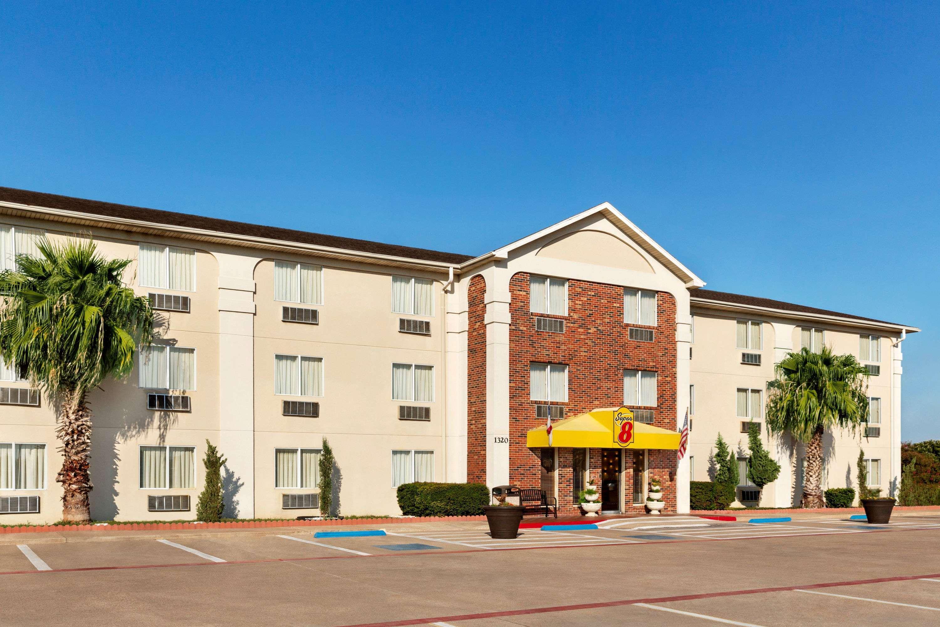 Super 8 By Wyndham Waco University Area Exterior photo
