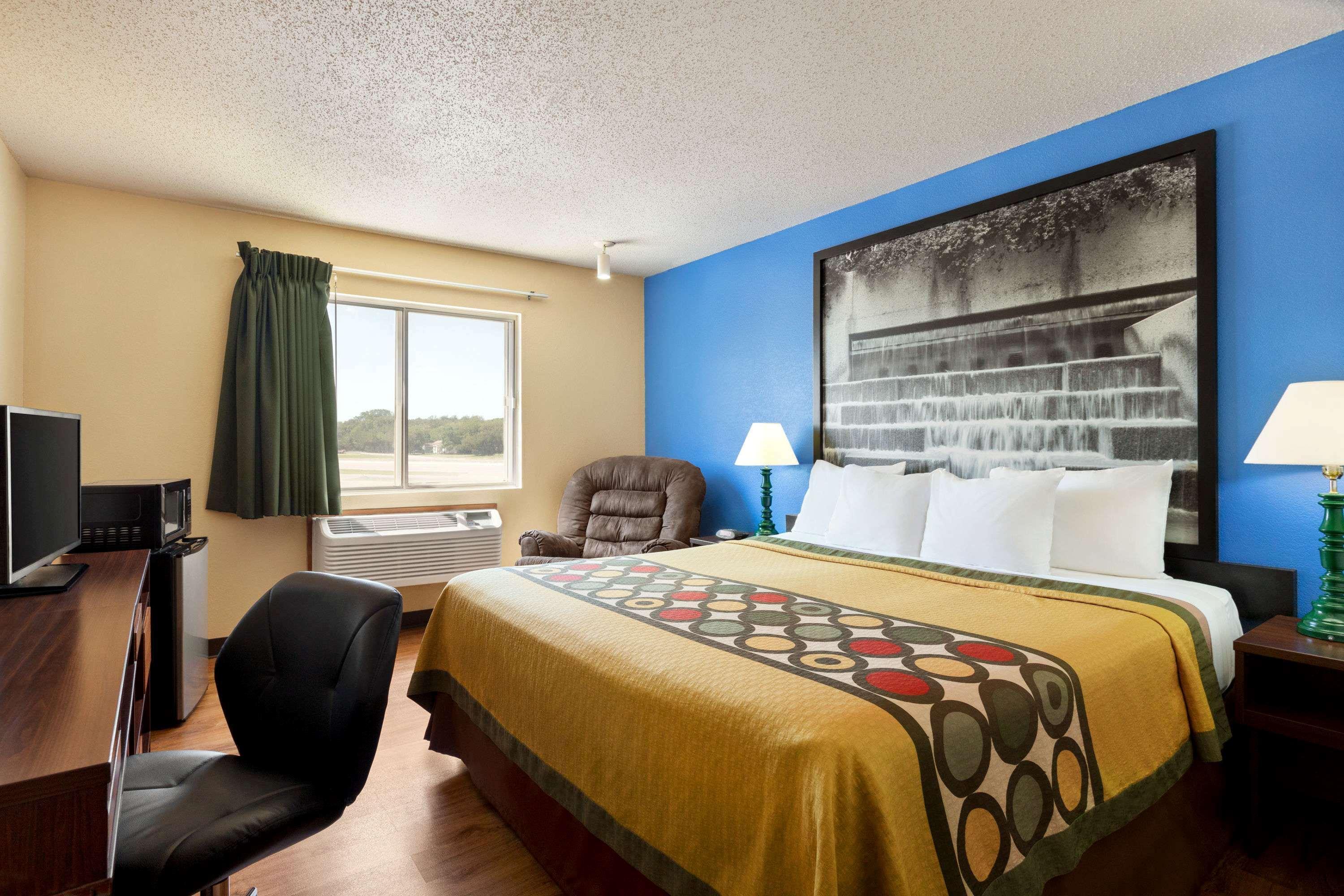 Super 8 By Wyndham Waco University Area Exterior photo