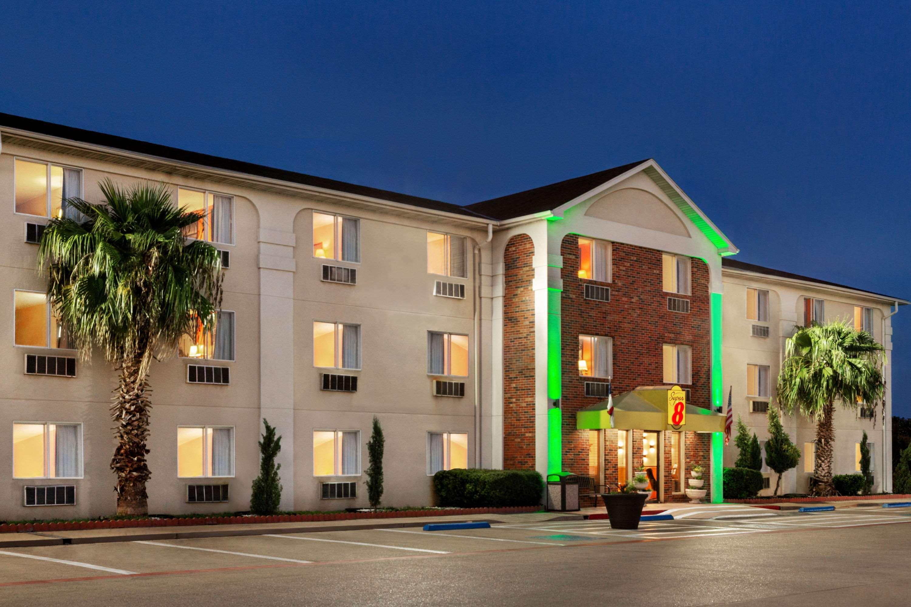 Super 8 By Wyndham Waco University Area Exterior photo