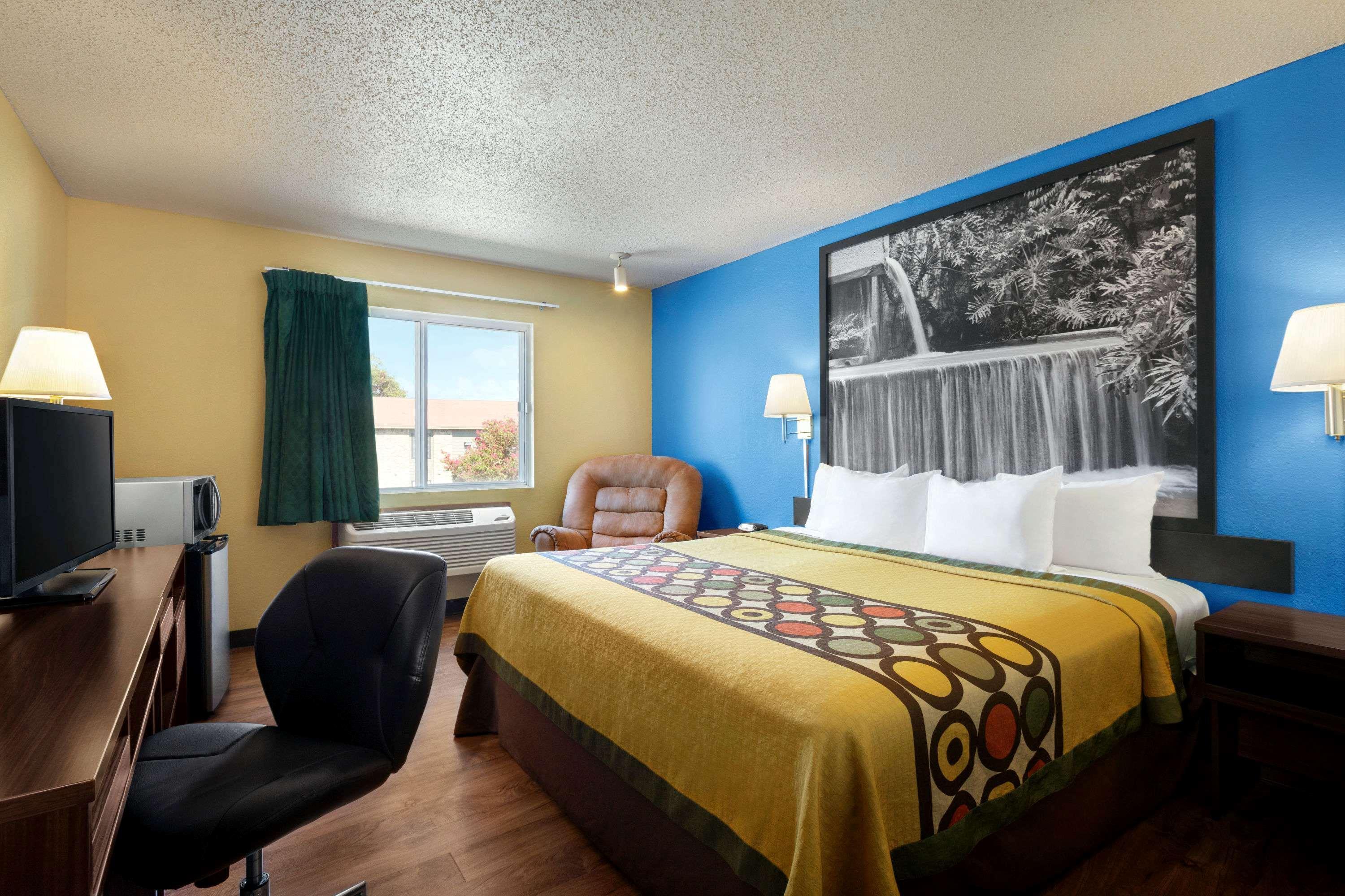 Super 8 By Wyndham Waco University Area Exterior photo